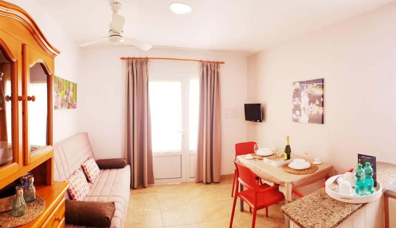 Apartamentos Ses Orenetes Cala'N Blanes  Exterior photo